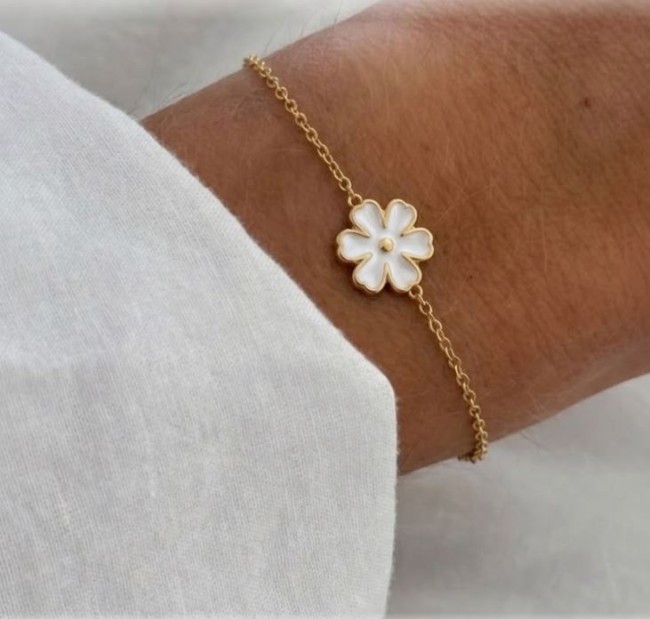bracelet-fleur-blanche-doré bracelet fleur blanche chaine doré acier inoxydable