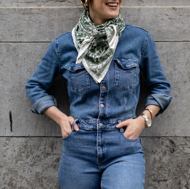 foulard-femme-coton-motif-floral-block-print-indien-100x100-serena-vert-kaki-porte-cou-bloomie-007