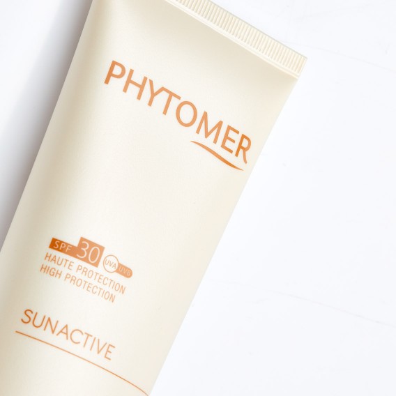 Sunactive - Crème Solaire Protectrice Tâches - Signes de l’âge SPF30 (4)