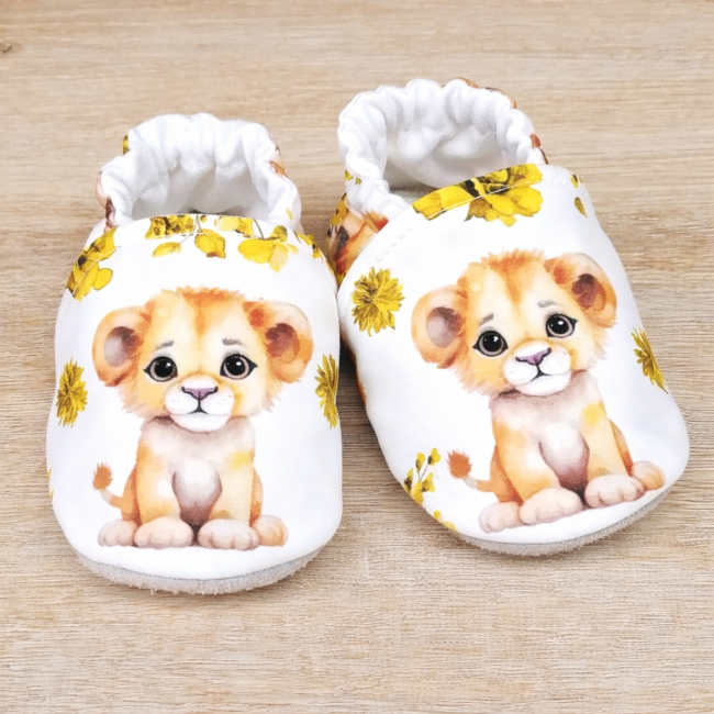 Chaussons bébé en coton et semelle cuir antidérapante avec lionceau