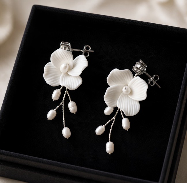 Aube- pendantes fleurs porcelaine 1