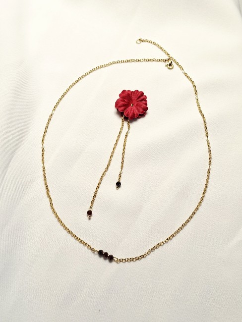 Collier amovible à fleurs bordeaux