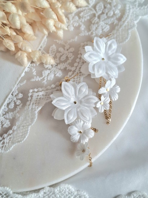 Pendantes multi fleurs blanches