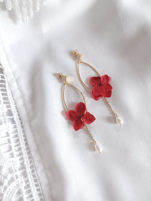 Pendantes d'oreilles bordeaux et or