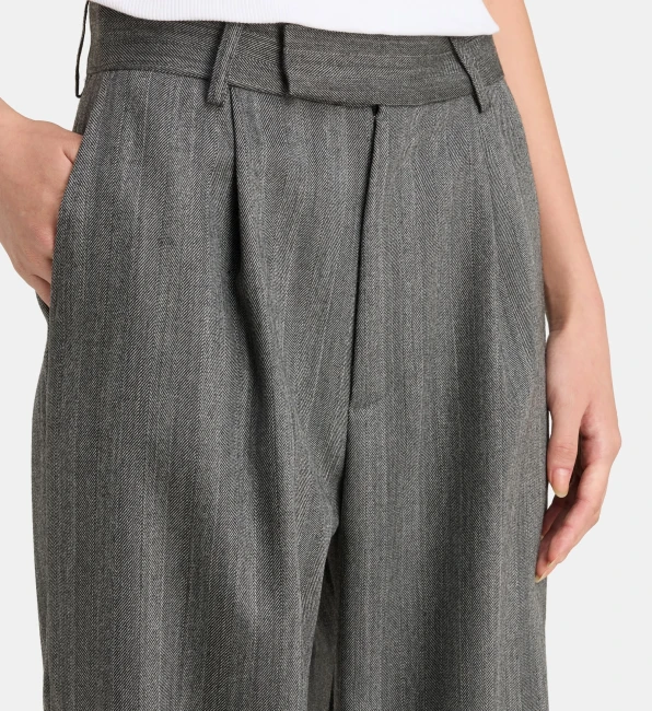pantalon_a_pinces_barrel_cesare_fluide_et_large-4