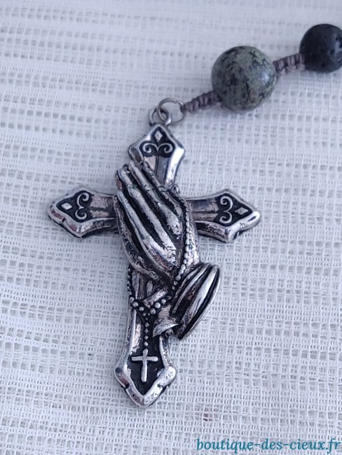 Croix main en prière en métal argenté