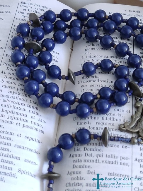 perles en verre bleu