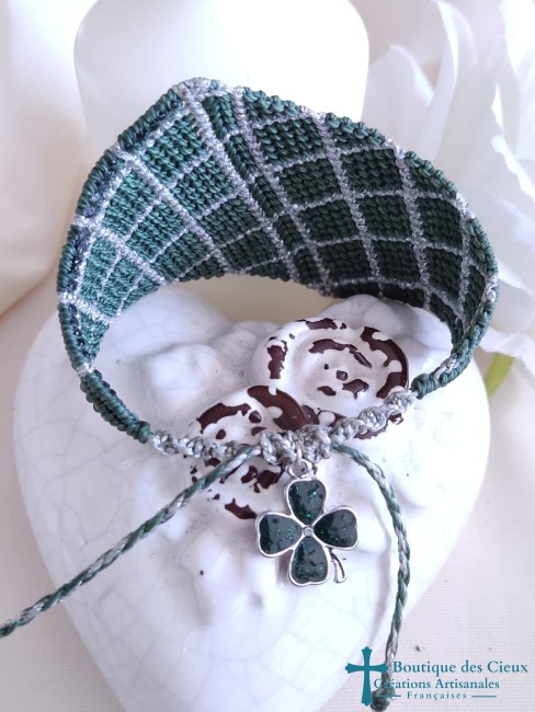 bracelet en micro macramé vert et argenté