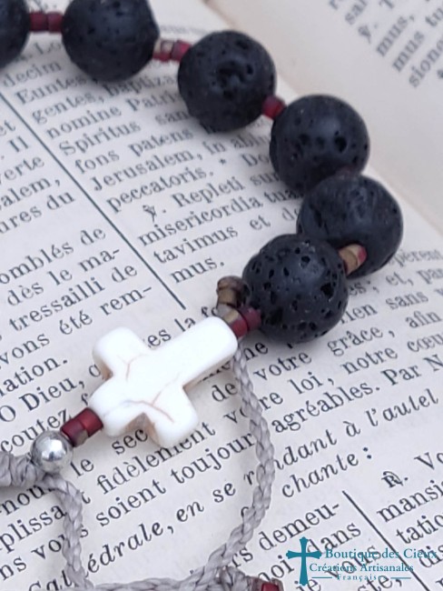 pierre de lave éloigne la négativité