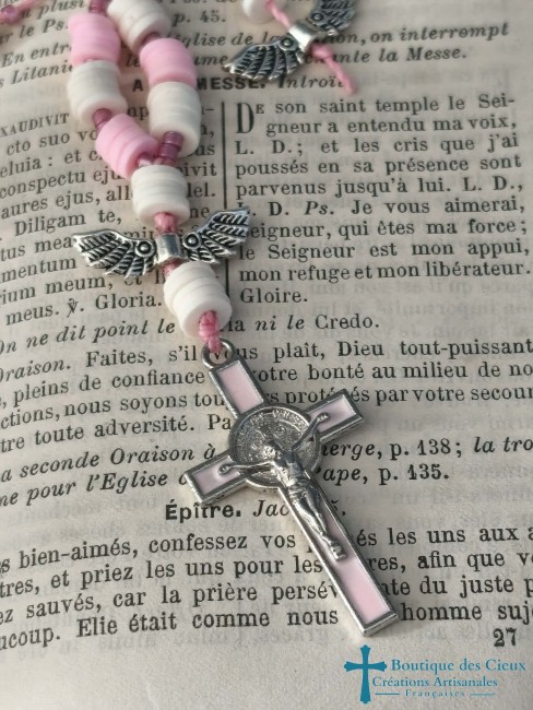 croix émaillée rose