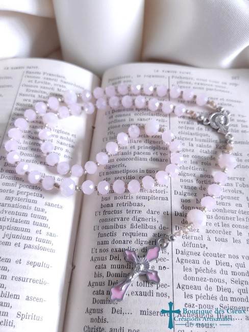 Petit chapelet rose en verre