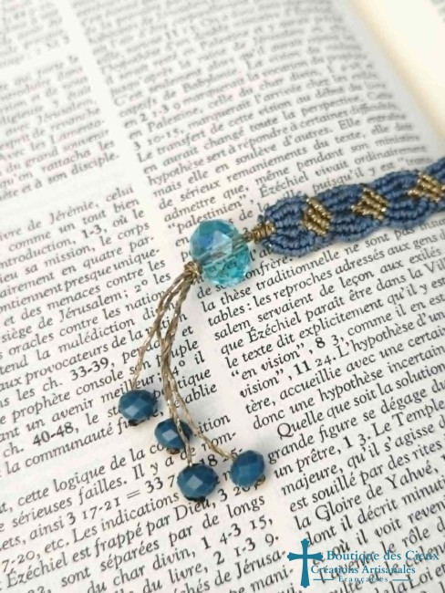 perles en verre bleu