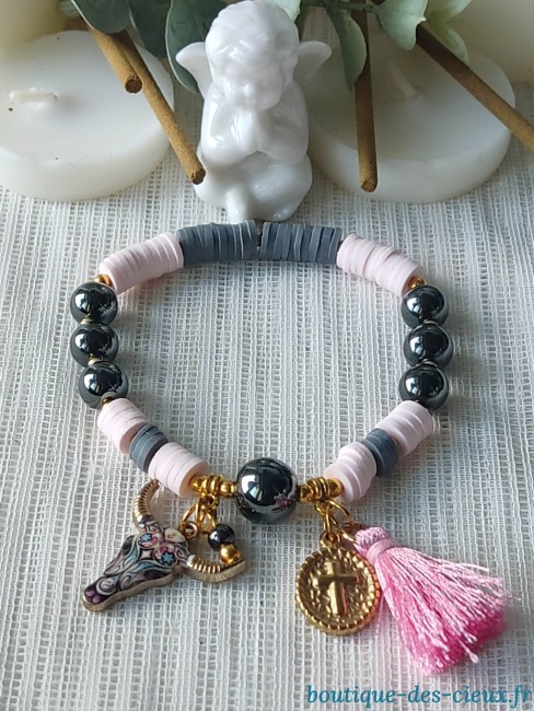 bracelet heishi breloque croix bracelet artisanal style ethnique pour femme