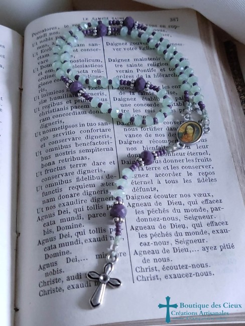 Chapelet en verre irisé vert