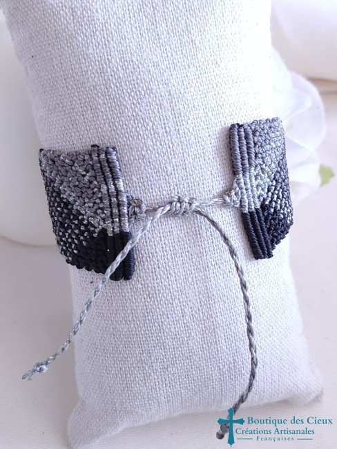 Bracelet en micro macramé noir, gris et argenté