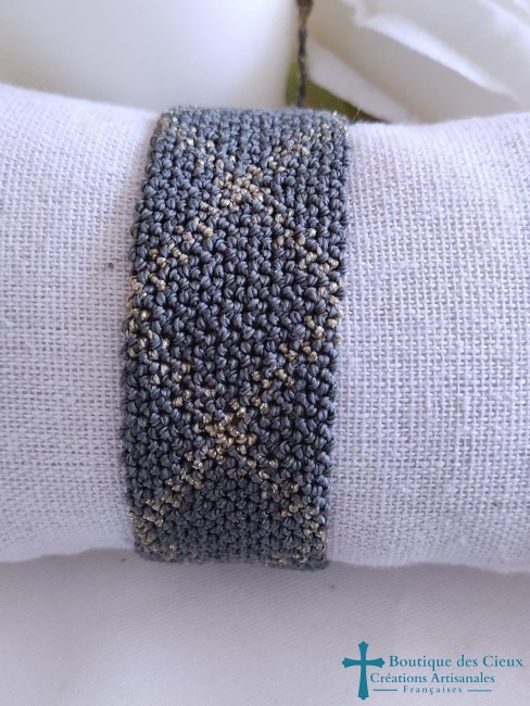 Bracelet en micro macramé kaki et doré motif écossais