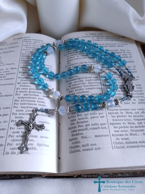 chapelet bleu et blanc transparent