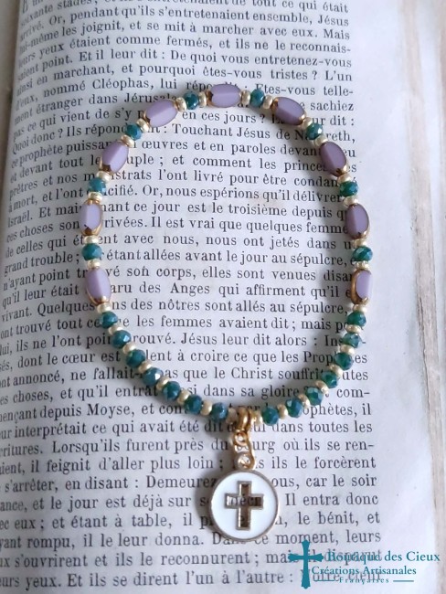 bracelet artisanal avec croix