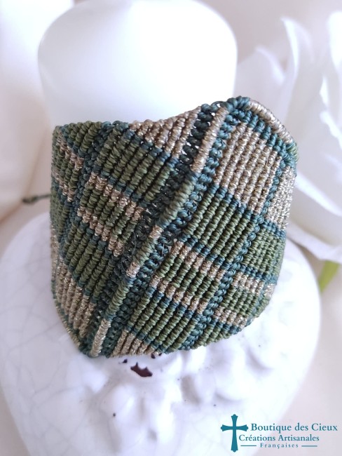 bracelet en micro macramé vert et doré