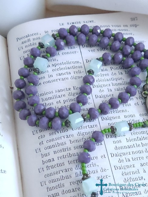 perles en verre violet