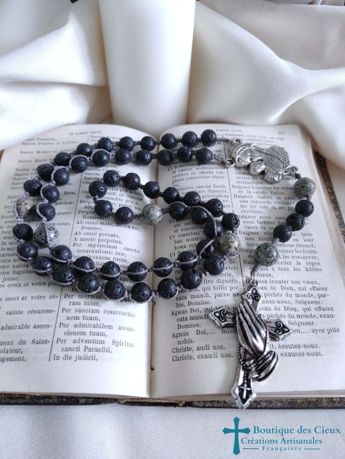 Chapelet en pierre de lave