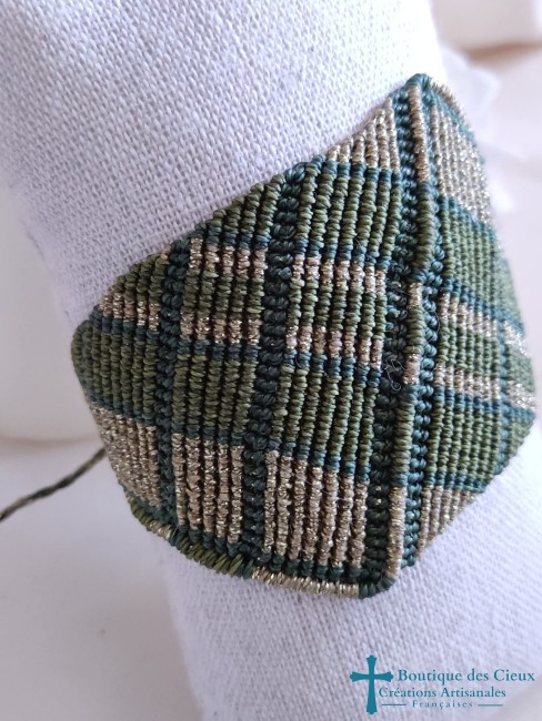 bracelet en micro macramé vert et doré