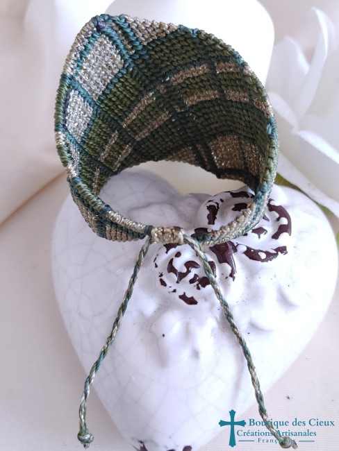 bracelet en micro macramé vert et doré