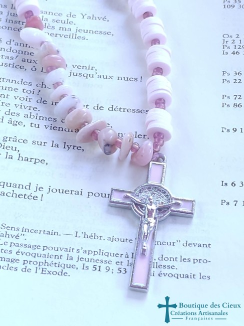croix émaillée rose