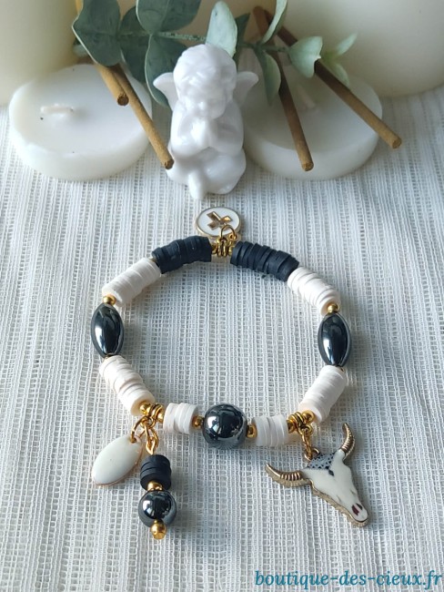 bracelet artisanal à évocation religieuse