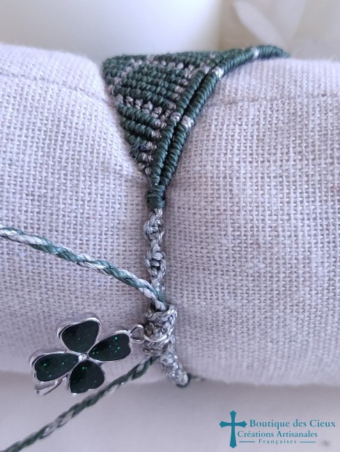 bracelet en micro macramé vert et argenté