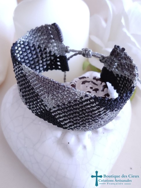 Bracelet en micro macramé noir, gris et argenté