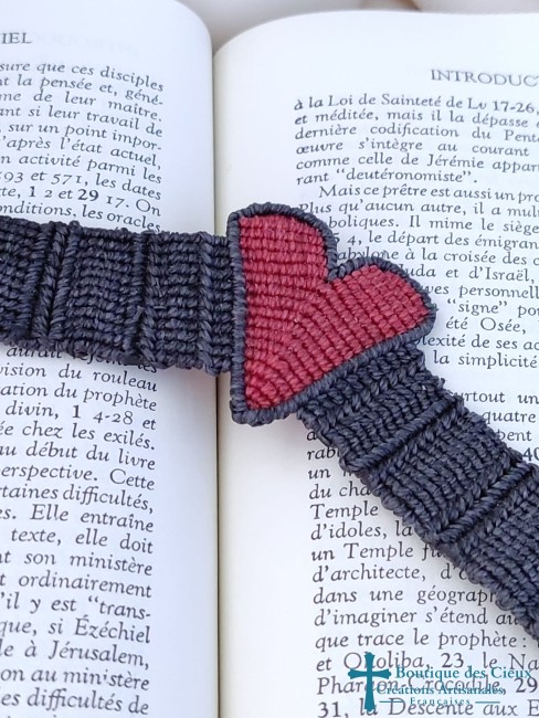 coeur rouge en tissage macramé