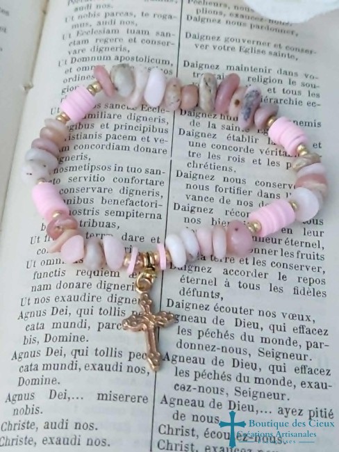 bijou avec croix