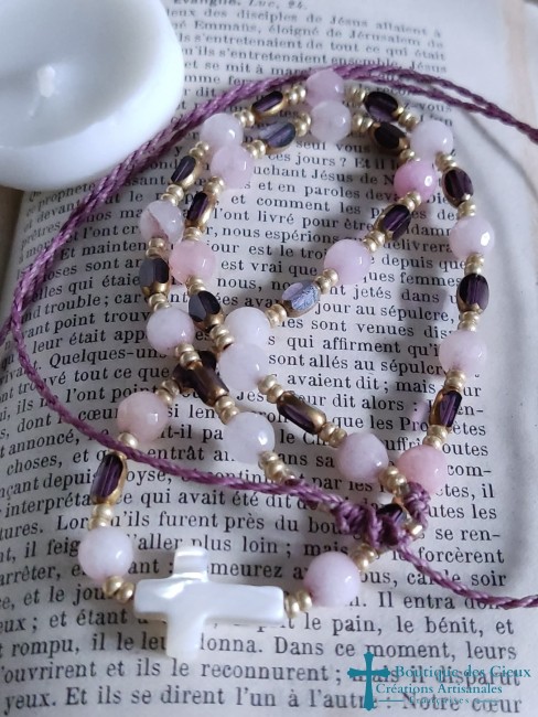 croix en nacre blanche et quartz rose