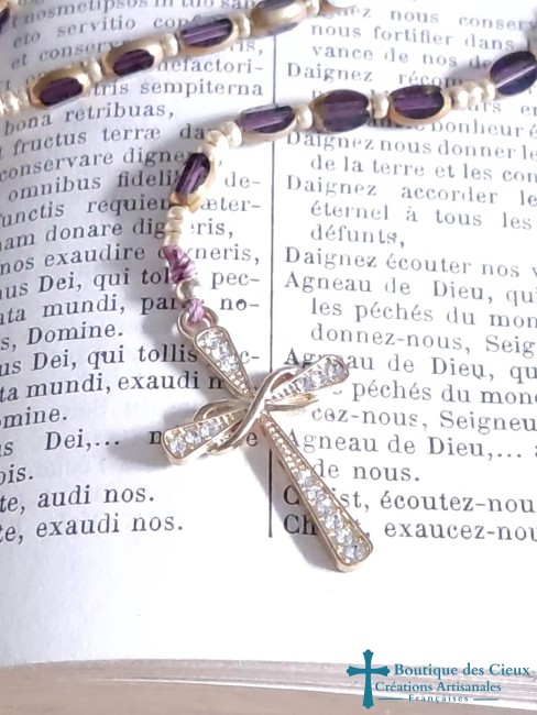 croix dorée et strass