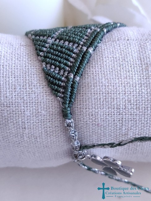 bracelet en micro macramé vert et argenté