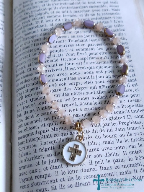 bracelet avec médaille croix
