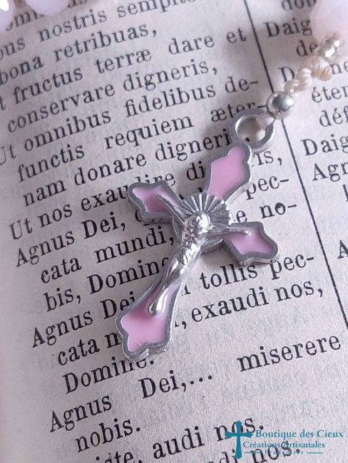 croix émaillée rose