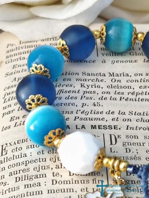 perles en verre bleu