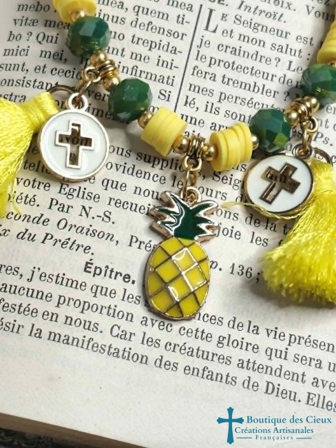 médailles croix et ananas