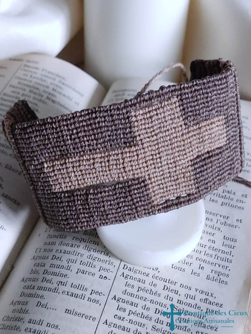 manchette croix en micro macramé