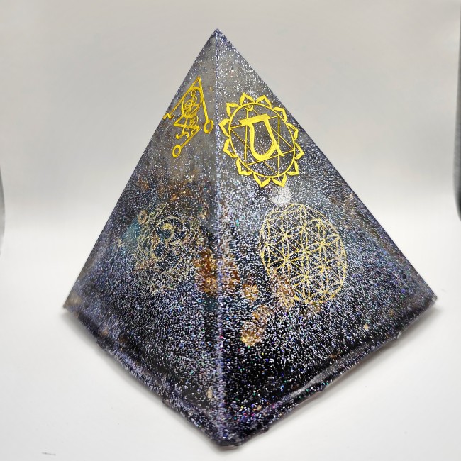 orgonite pyramide tourmaline noire et amazonite