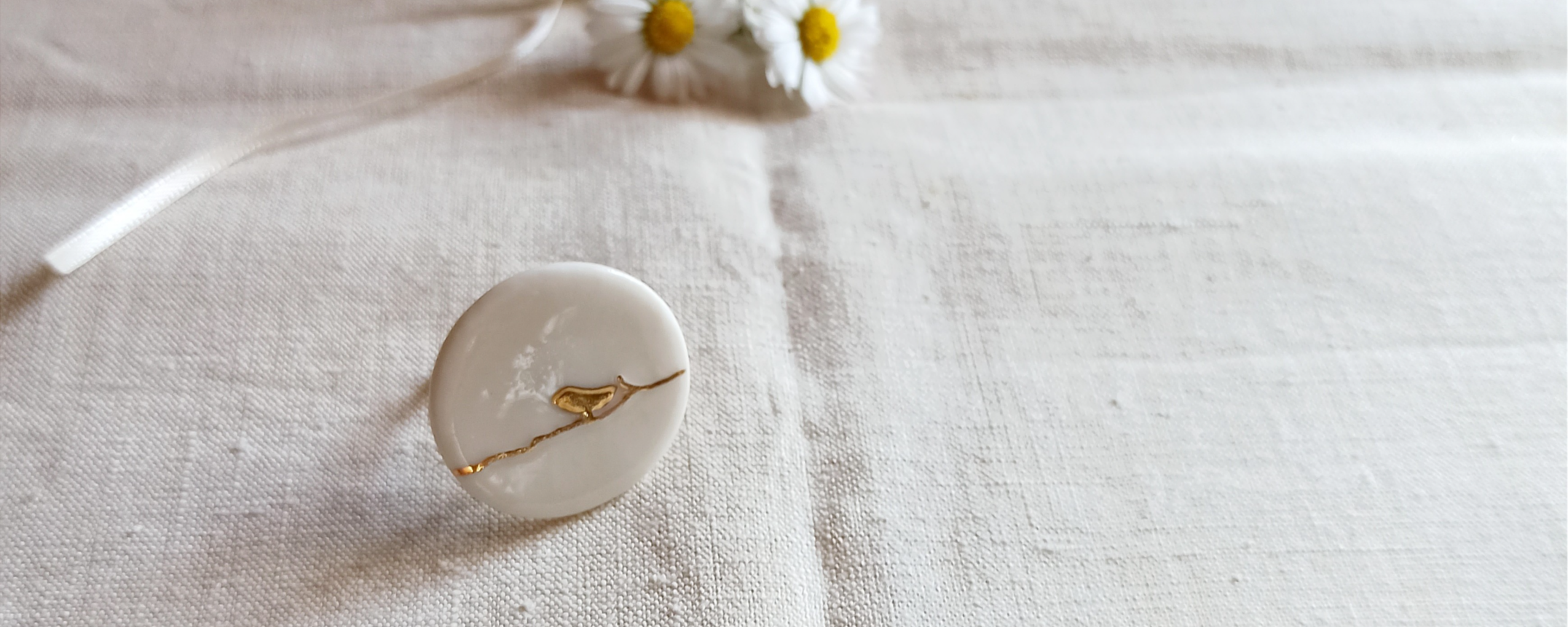Bijou oiseau en porcelaine blanche Collection Pious, création artisanale faite main