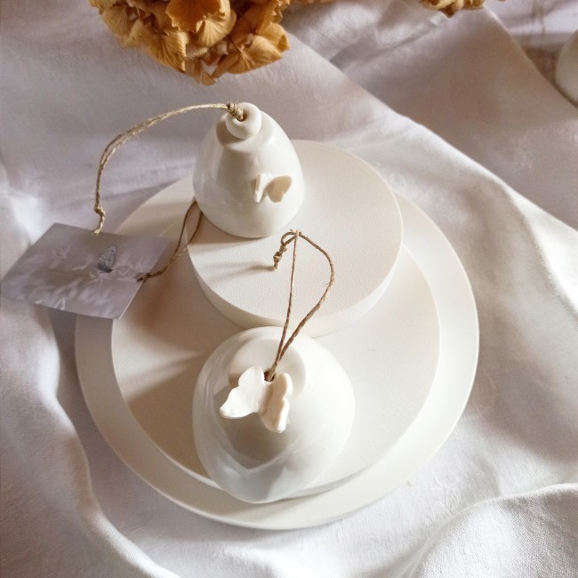cloch1et2 - Clochettes en céramique décor papillon, suspensions décoratives en porcelaine, cloches faites main jardin 40€ (1)