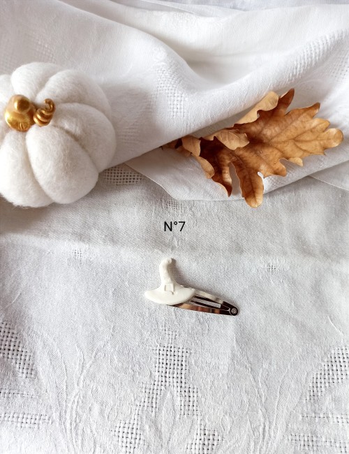 Barrette chapeau de sorcière en porcelaine blanche non émaillée