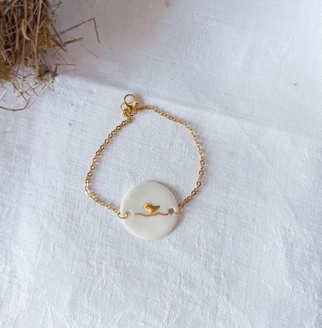 BR44 - Bracelet oiseau en céramique et or – Bijou fait main, bracelet fin et poétique blanc et or 45€ (1) bracelet en céramique blanche avec oiseau en or bijou artisanal fait main