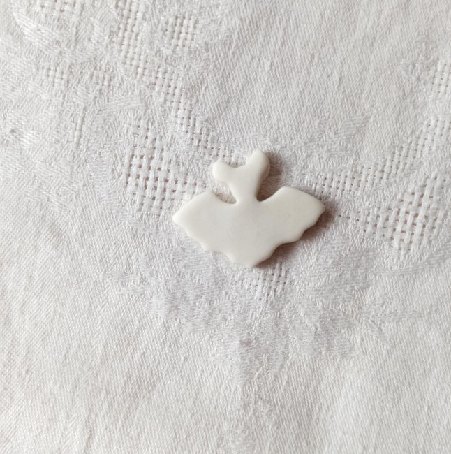 Broche chauve-souris Halloween en porcelaine blanche non émaillée