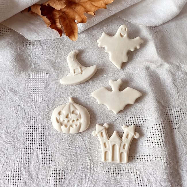 Broches Halloween en porcelaine blanche artisanale, différents modèles