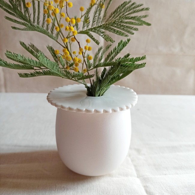 PF2- pique-fleurs-sur-pot-en-ceramique.jpg