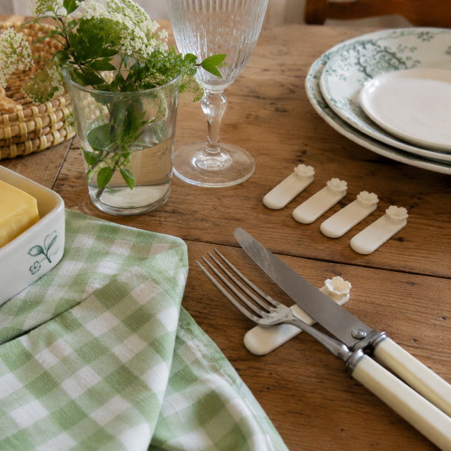 Porte-couteaux Hibiscus pour une table champêtre Porte couteaux céramique table campagne chic
